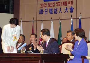 일본 오부치 전 총리 딸 인사