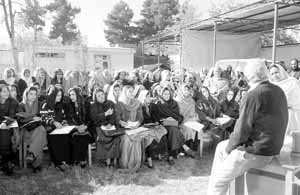 아프간 여성들 햇살속으로