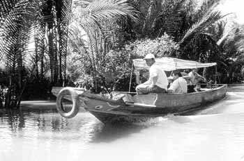 폭 2m 수로따라 정글기행 황홀