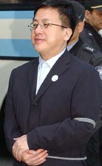 검찰 불려온 김홍걸-최규선