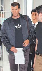 지단이 왔다 일축구팬 열광