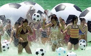 풀장 달구는 16강기원 열기