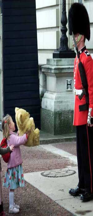 곰 인형 가질래요?