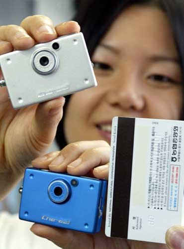 디지털카메라가 카드보다 작네