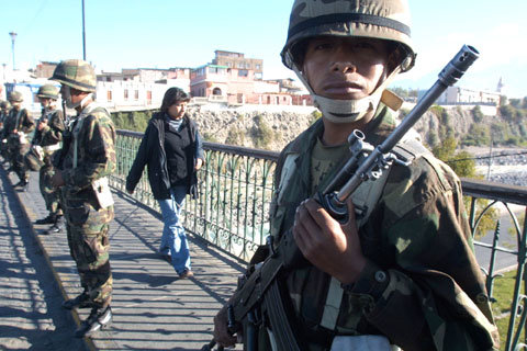 페루 폭동 계엄령 선포