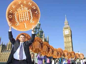 공무원들 임금 인상하라