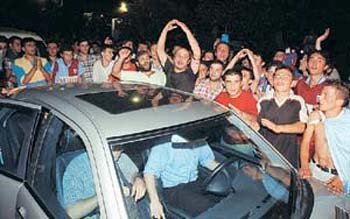 이을용 터키 입성 대대적 환영 받아