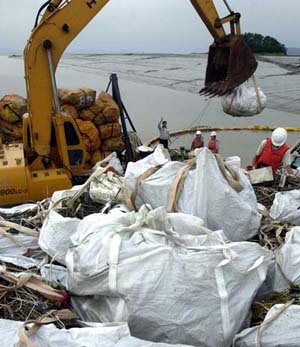 호우 쓰레기수거 비지땀