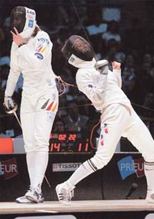 세계의 급소 찌르다