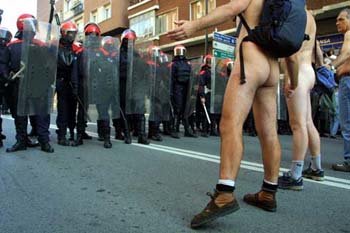 우리는 알몸이다