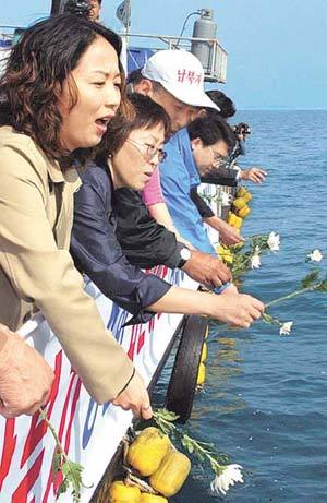 납북자문제 해결 가족들 해상시위