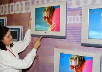 대형 벽걸이 모니터 인기