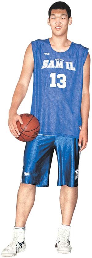 쑥쑥크는 하승진, 현재 키는2m23