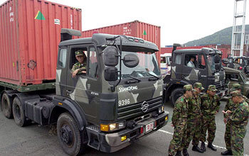 군 트럭 긴급투입