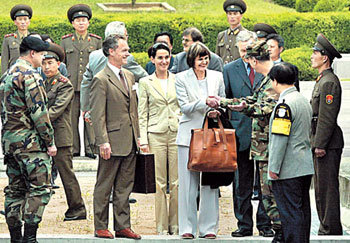 스위스외무 판문점 통해 방한