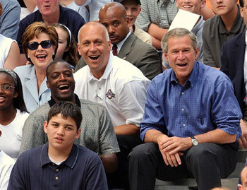 부시 리틀야구 경기 관전