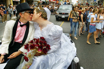 동성애 커플 정식 결혼해요