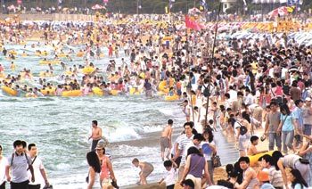 해운대 휴일 30만인파