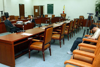 텅빈 환경노동위