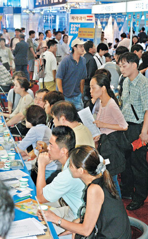 이민박람회의 인파