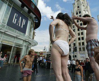 다국적 기업 옷 입느니