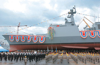 위용 드러낸 한국형 구축함