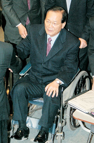 최대표 휠체어 타고 투표