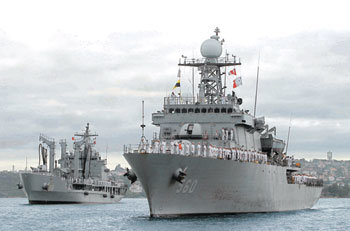 한국 군함  입항