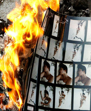 이승연 위안부 누드 소각