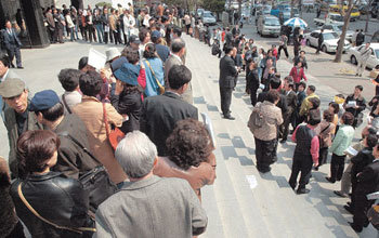 대박 꿈에 줄선 투자자들