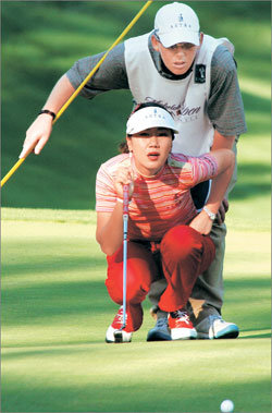 강수연 \"이번엔 내차례\"