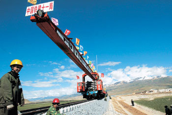 해발 6000m 고원에 개척 열차