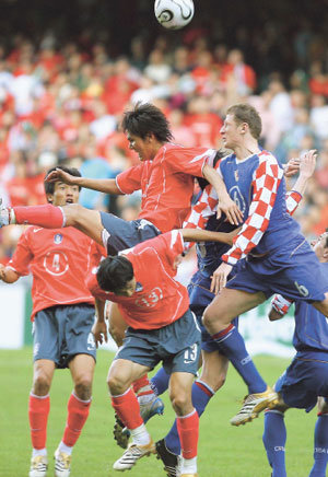 김동진-이천수 릴레이 골세배 받으셨죠