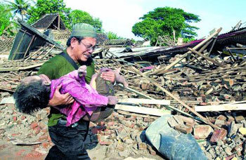 비통한 희생자 가족