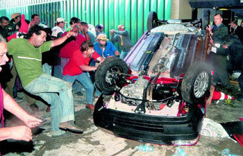 농지개혁법 통과시켜라 브라질 시위대 의회 난입