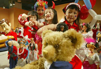 다이아몬드 눈, 금실 털 1억짜리 인형