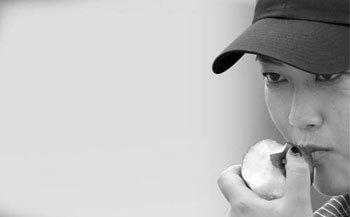 제 눈을 보세요 이번엔 컷 통과합니다