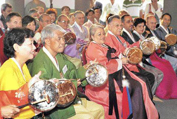 대사 부부 쾌지나칭칭 나네