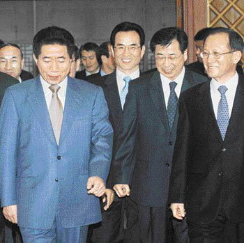 임기말 남북정상회담 길닦기?