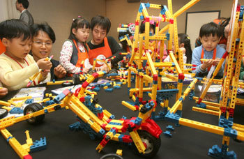 아빠, 블록 이렇게 맞추면 돼요?