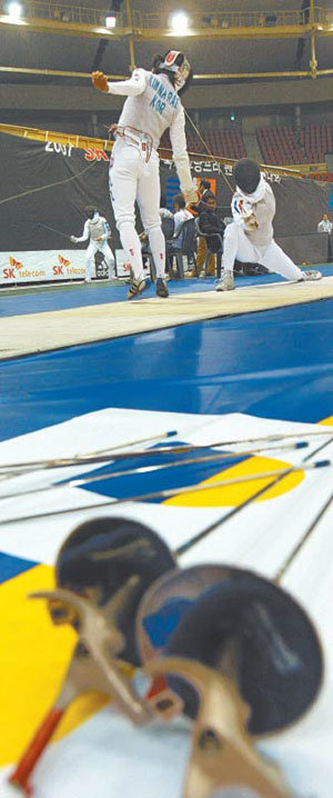 검의 나라 서울서 국제그랑프리 펜싱30개국315명 검객내일까지혈전