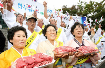 한우고기 거품 쫙 뺐어요