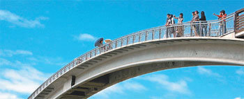 모처럼 쨍 눈부신 하늘