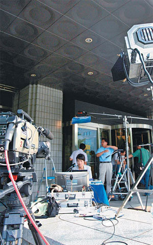 뜨거운 취재 경쟁