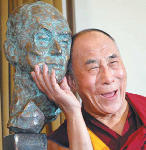 독일 간 달라이 라마 저랑 닮았나요