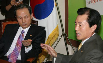 김효석 김장수 설전