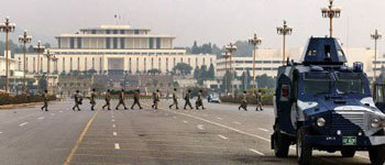 파키스탄 비상 선포 대통령궁 앞 봉쇄