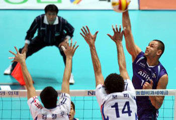 안젤코 28득점 새해 첫 승 낚아