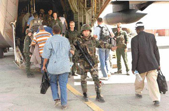 차드 내전 격화 외국인 철수 시작