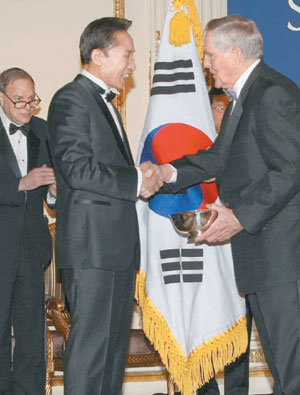 밴 플리트 상 수상